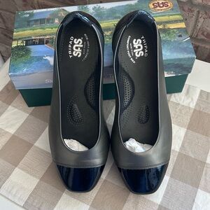 SAS Women's Black and Metallic Gray Flats
